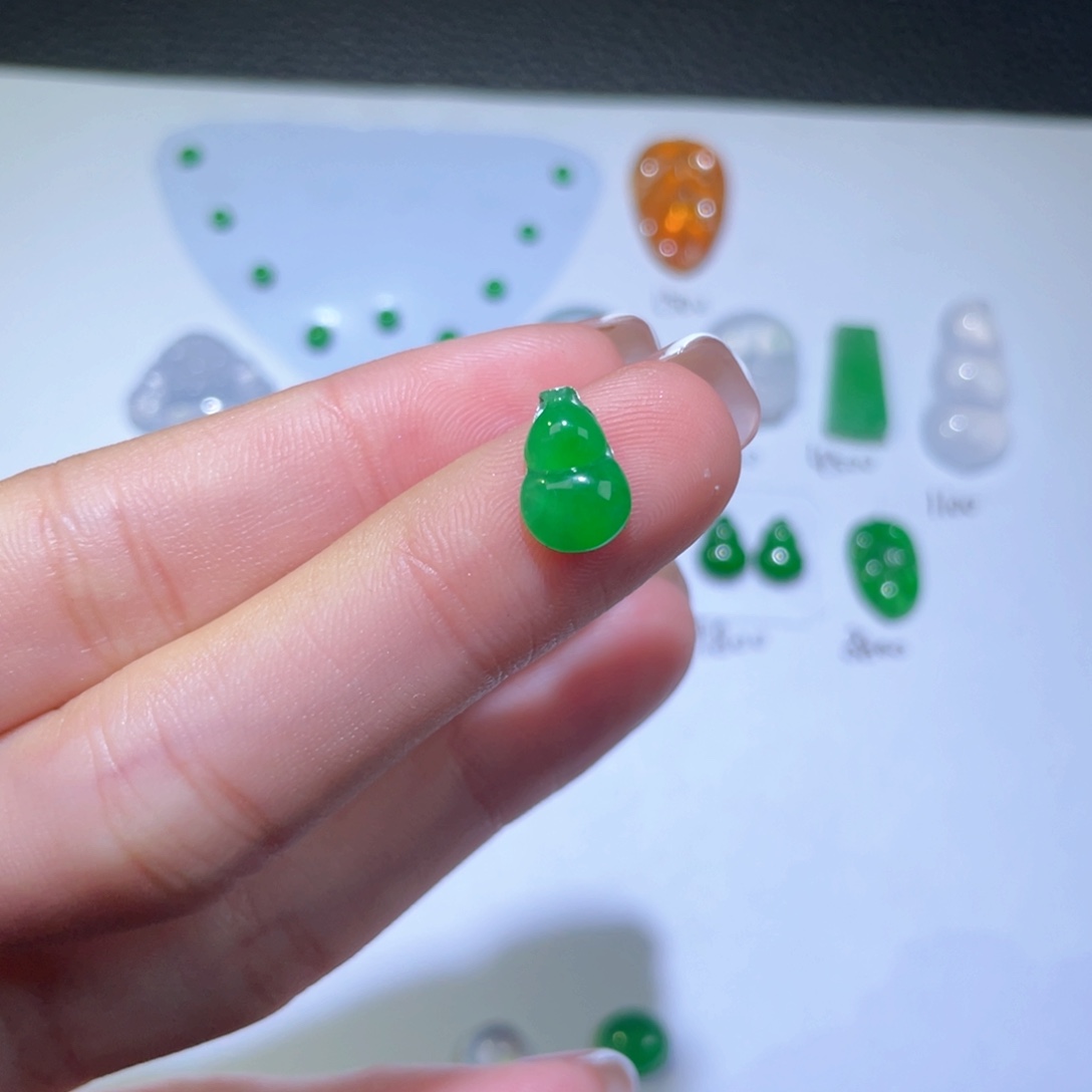 翡翠颈饰未镶嵌裸石