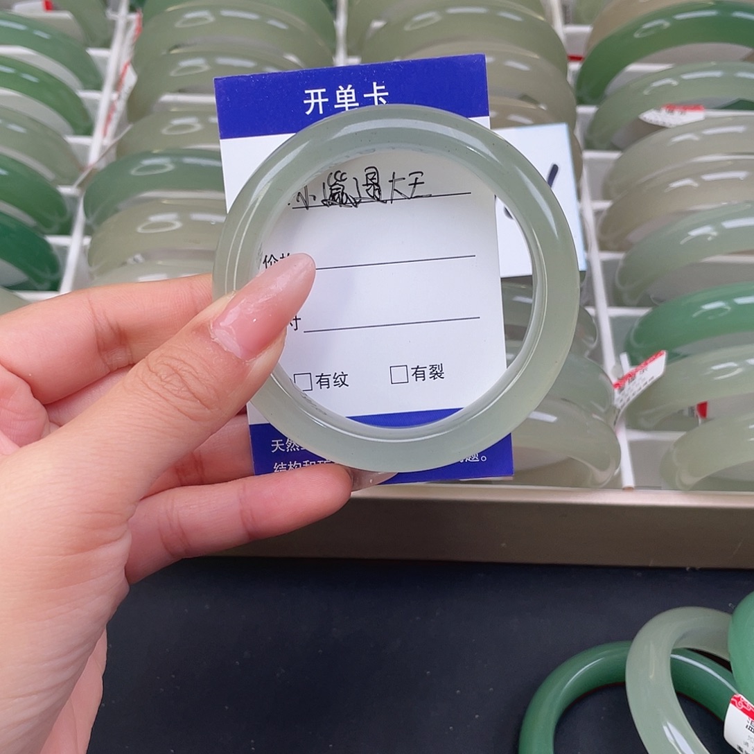 小***王东陵石未镶嵌手镯