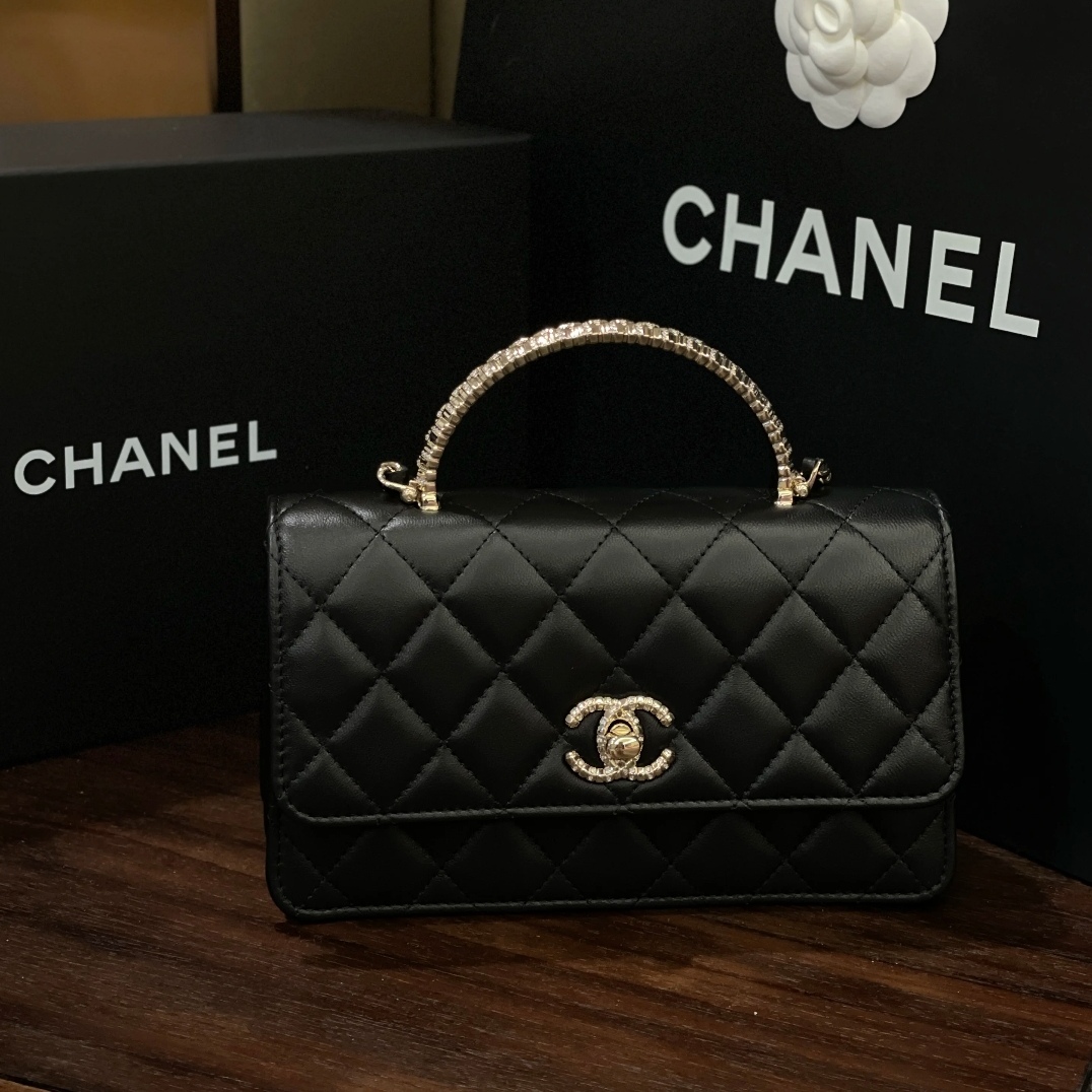 99新 Chanel/香奈儿 Chanel24B水钻手柄woc 25050019-01
