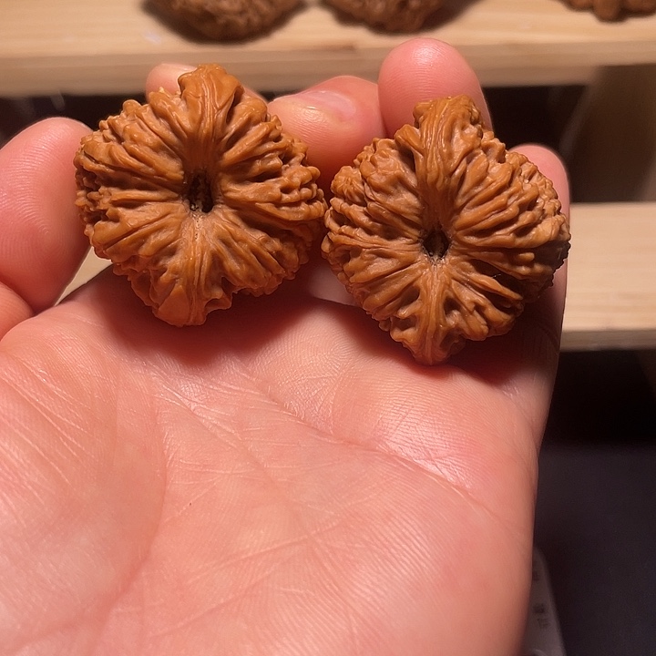 文玩核桃吊坠南疆石凹底38尺寸