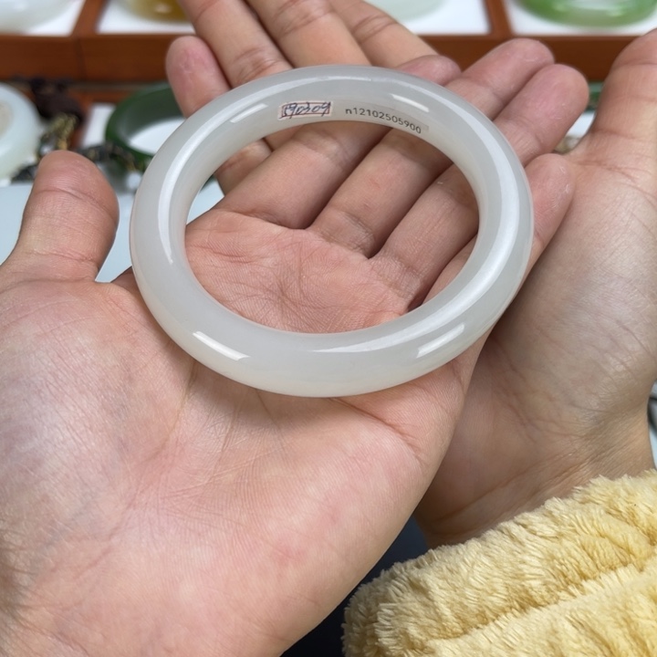 和田玉手镯未镶嵌云**