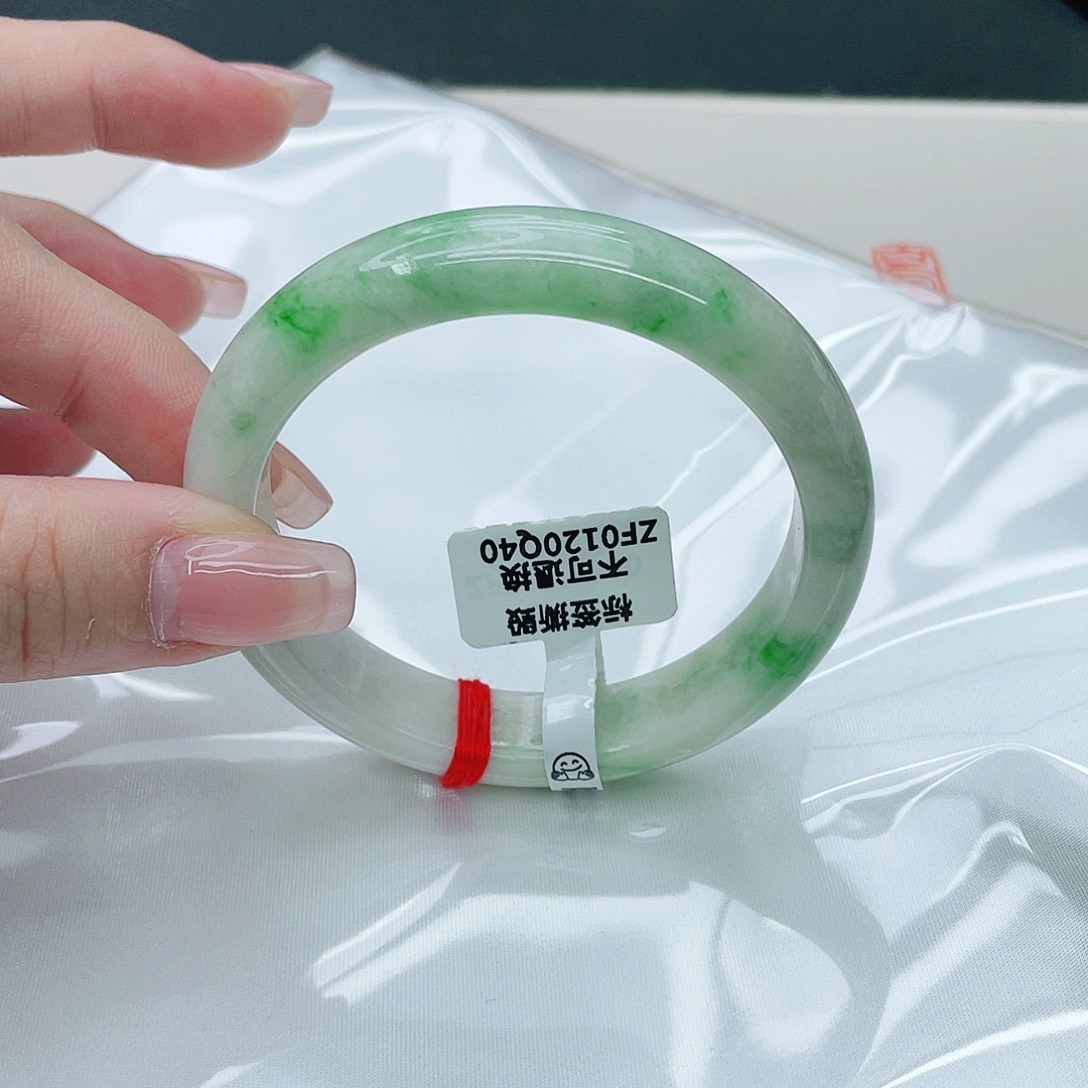 翡翠手镯未镶嵌正57