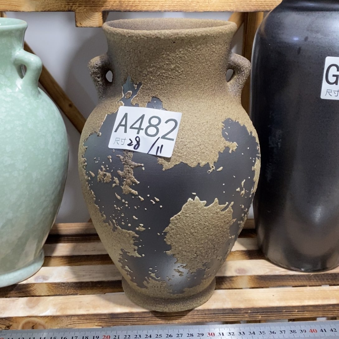 瓶高度28厘米口径11厘米