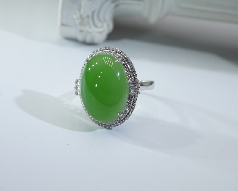 18K和田玉苹果绿戒指 DL012102