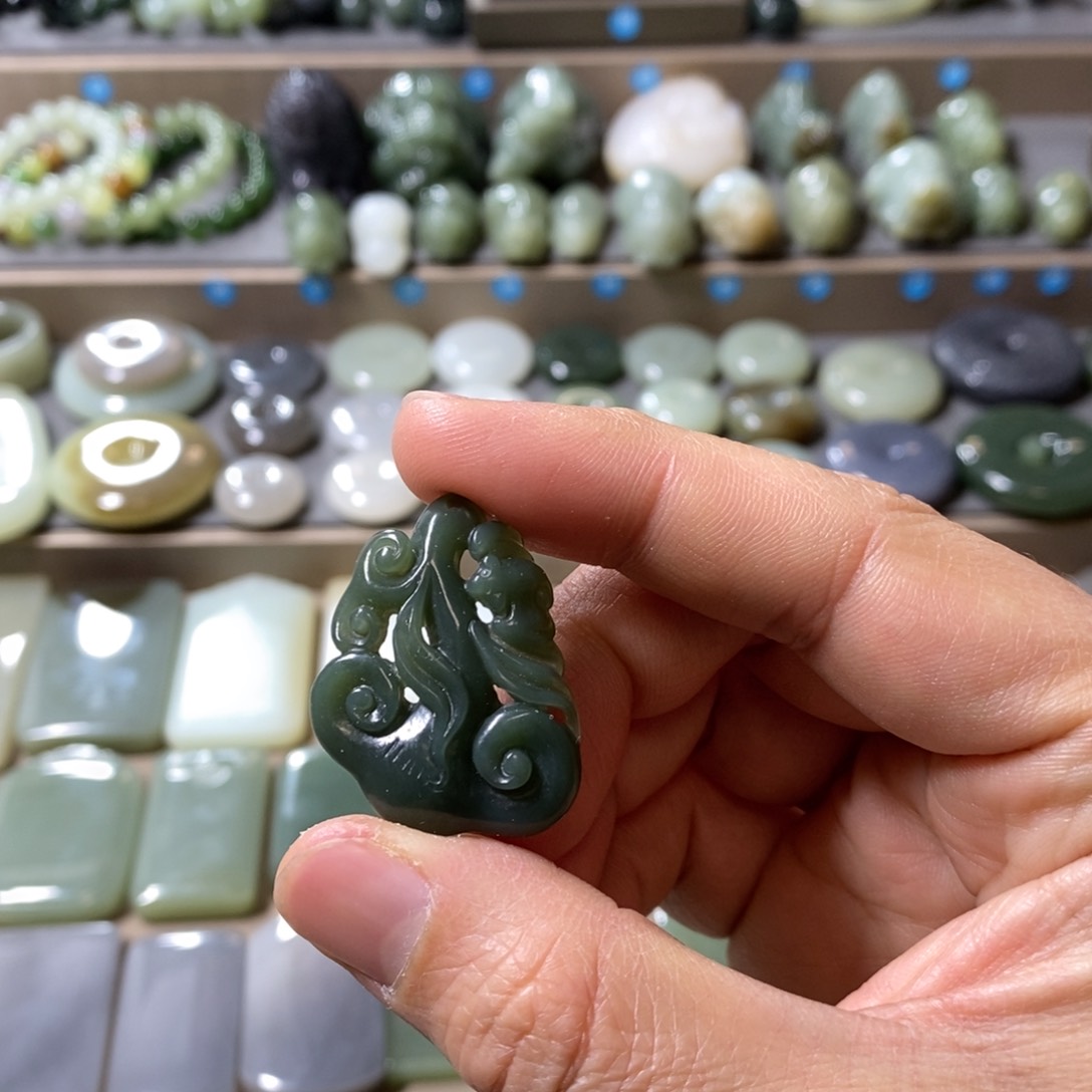 颈饰未镶嵌和田玉