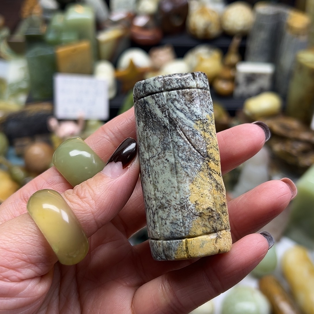 岫岩河磨玉（透闪石质玉）未镶嵌颈饰河磨玉小书把件