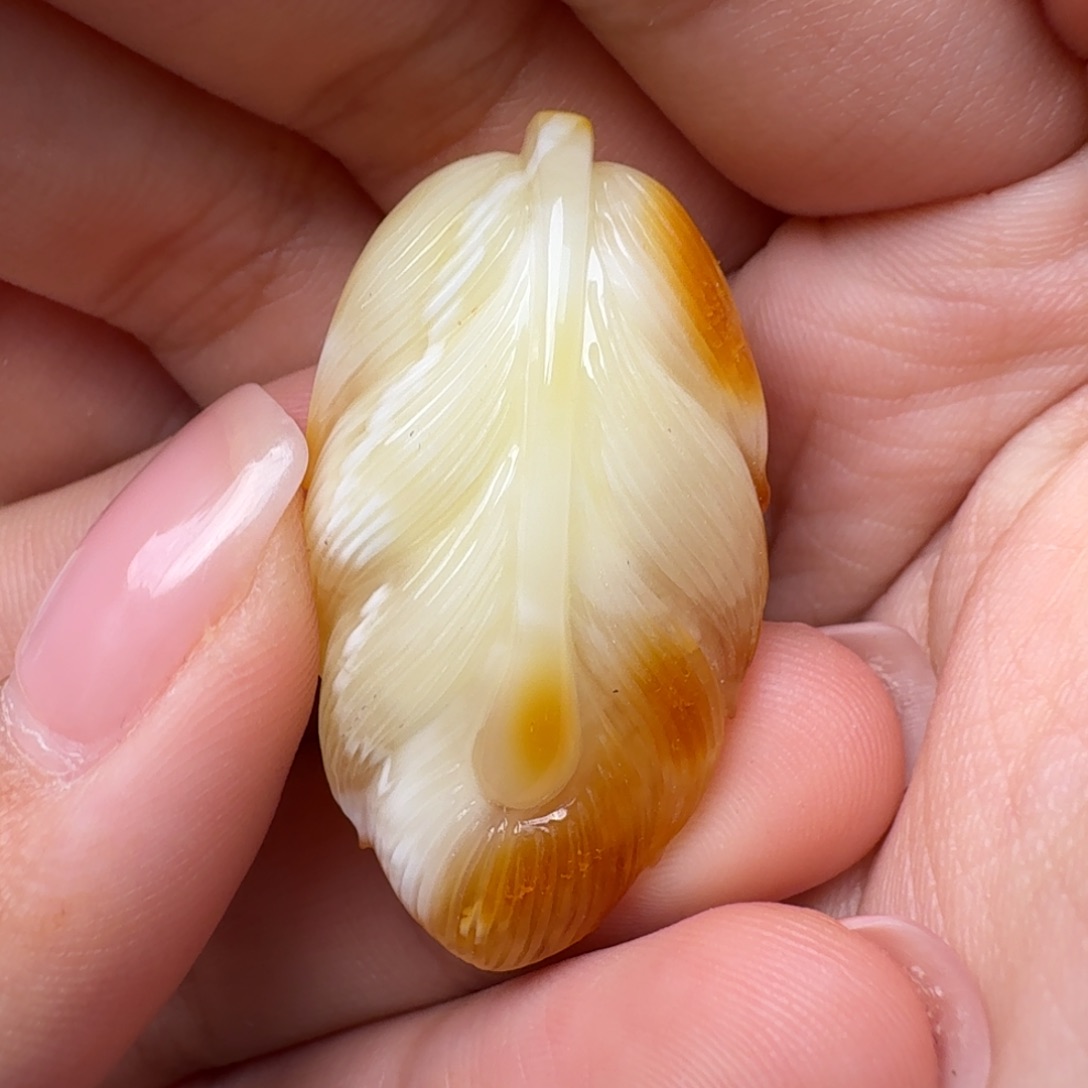 未镶嵌琥珀裸石4.33克
