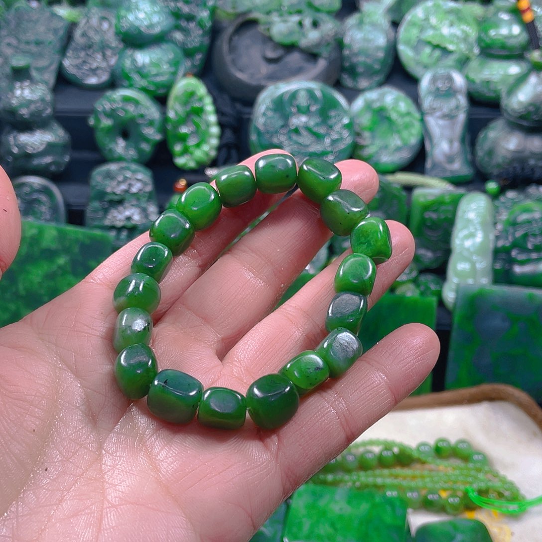 和田玉（碧玉）未镶嵌珠宝奇石