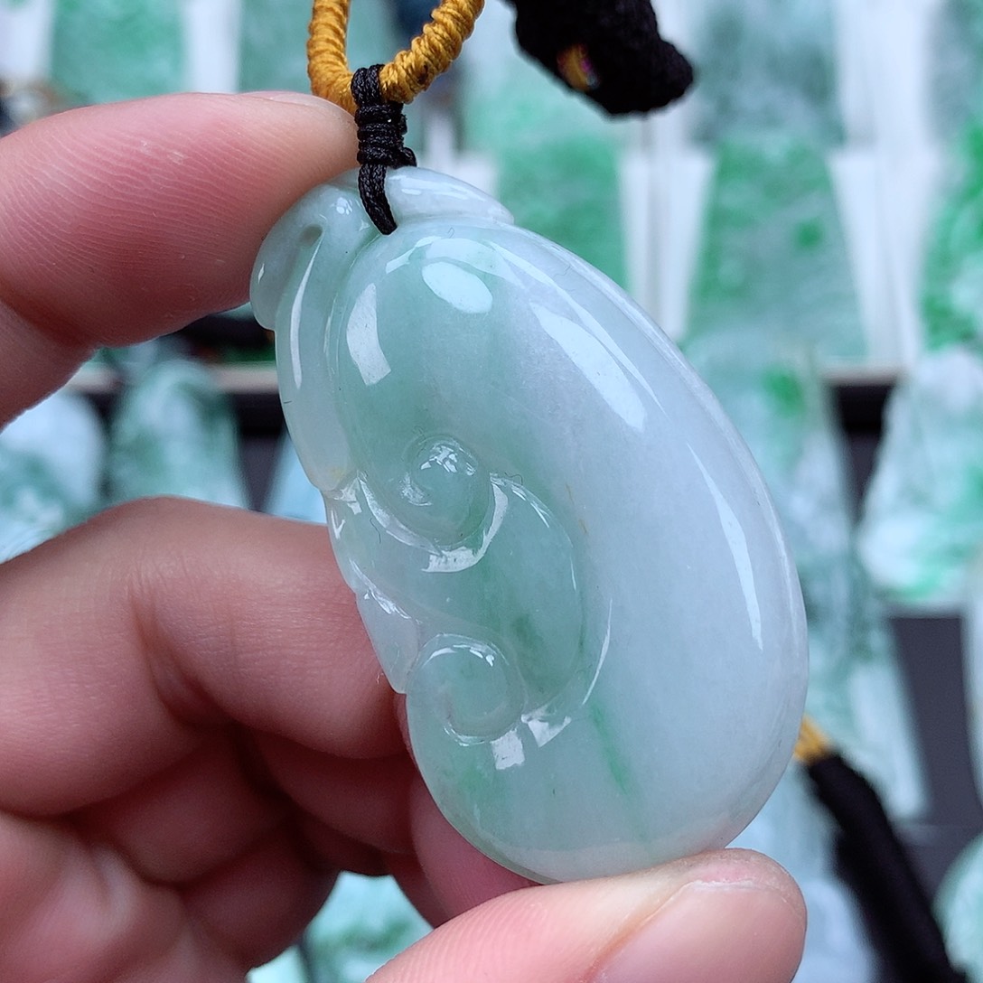 翡翠颈饰未镶嵌翡翠吊坠