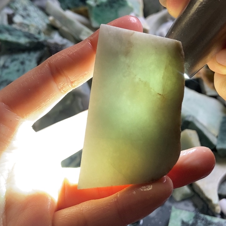 翡翠颈饰未镶嵌天然翡翠