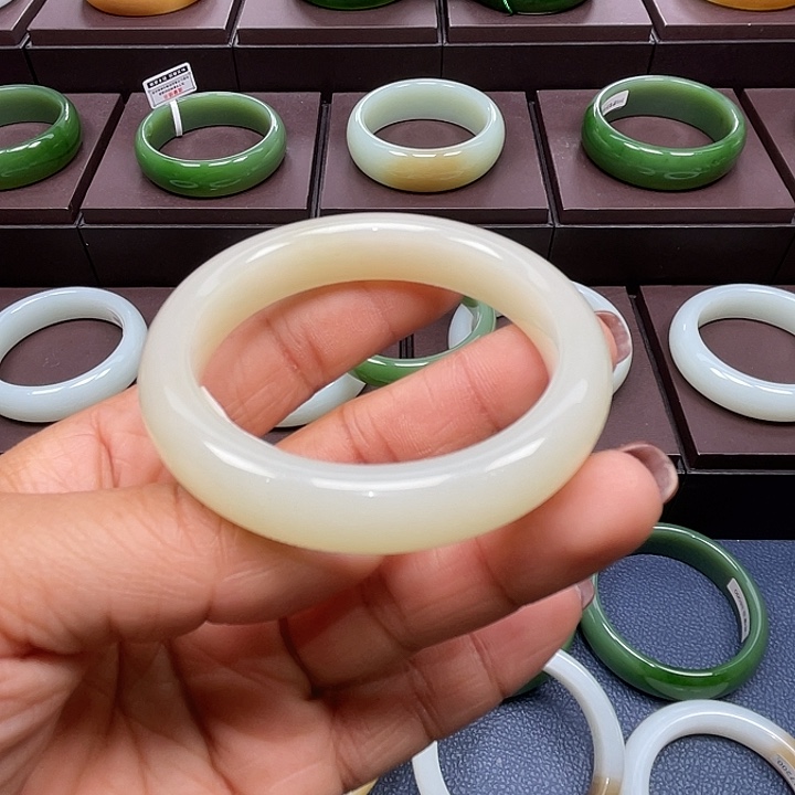 和田玉未镶嵌手镯5152