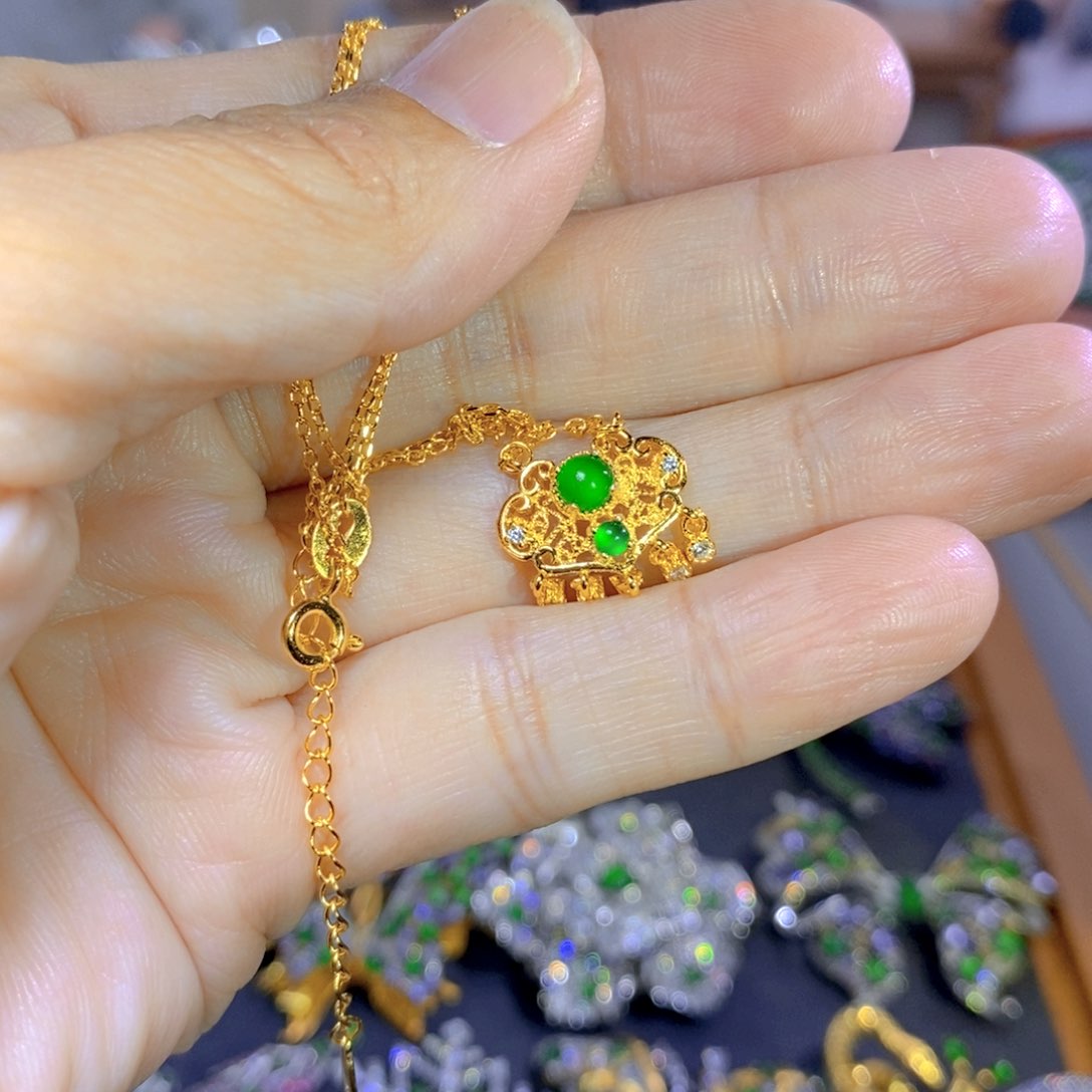 翡翠颈饰银S925镶嵌天然翡翠