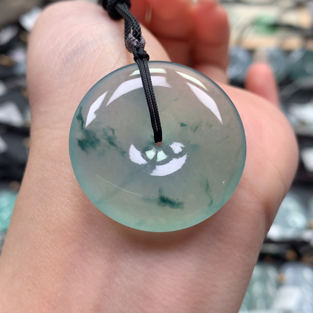 翡翠颈饰未镶嵌扣子