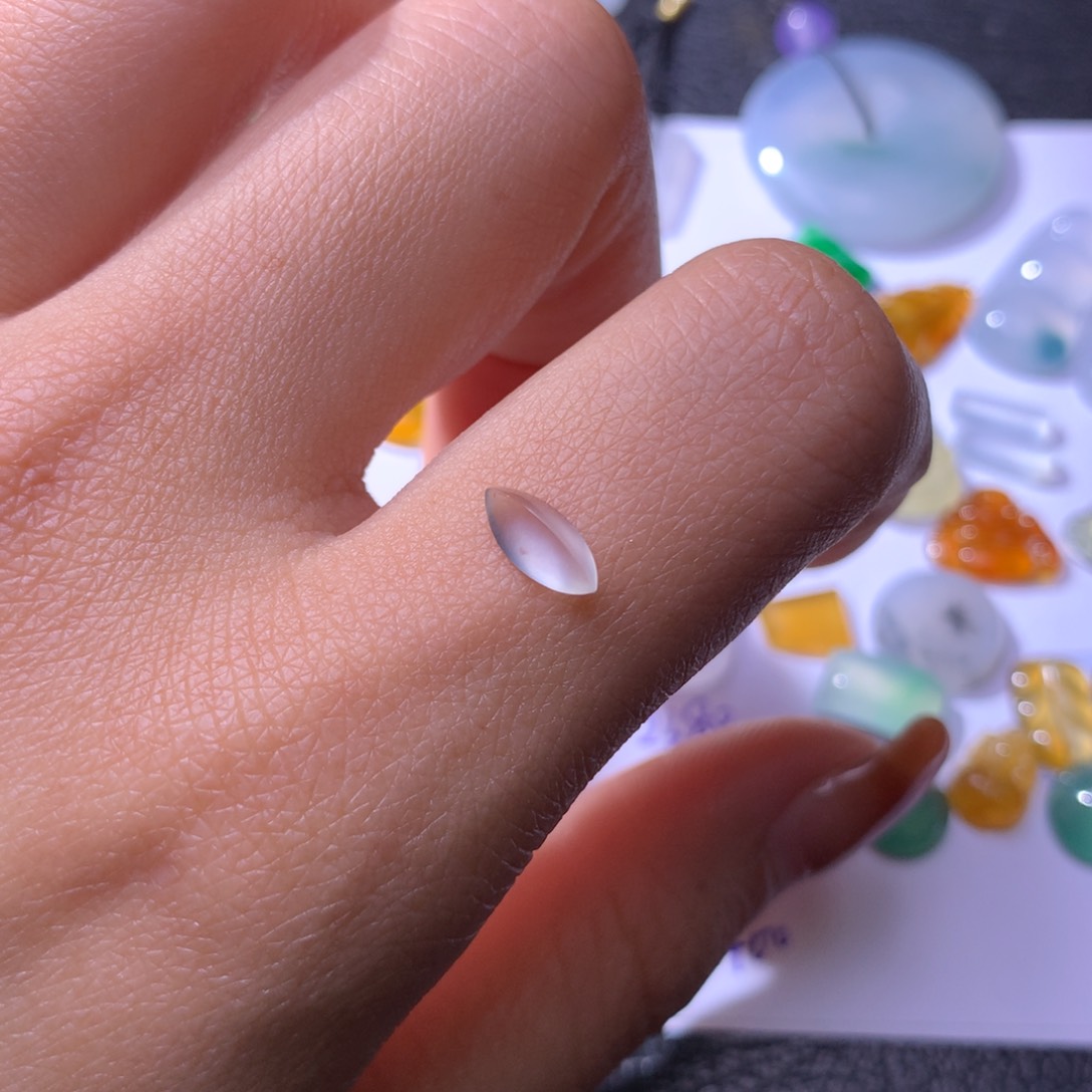 翡翠颈饰未镶嵌起光马鞍