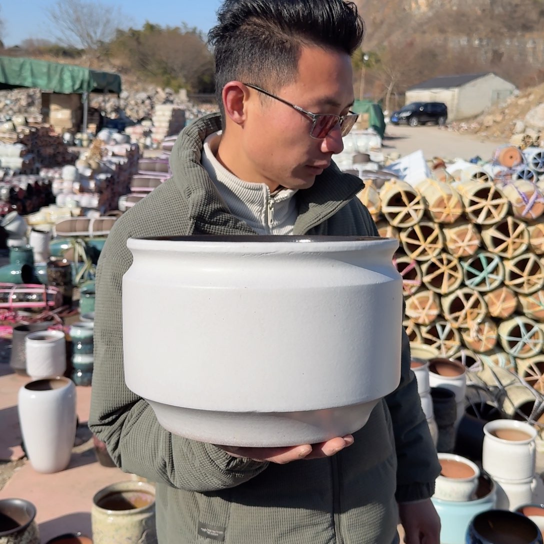 紫砂花盆口31高21；一个白色拼