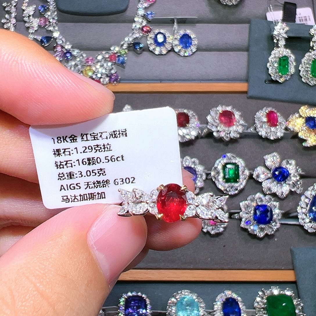 红宝石18K金镶嵌戒指