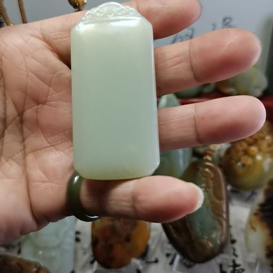 和田玉（糖玉）未镶嵌颈饰