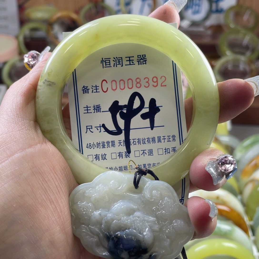 蛇纹石玉手镯未镶嵌