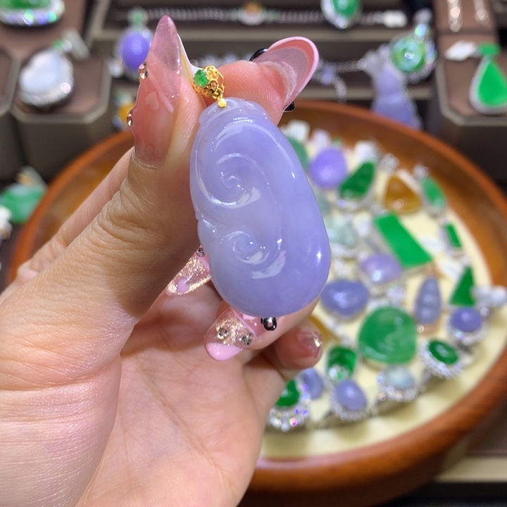 翡翠颈饰18K金镶嵌翡翠吊坠