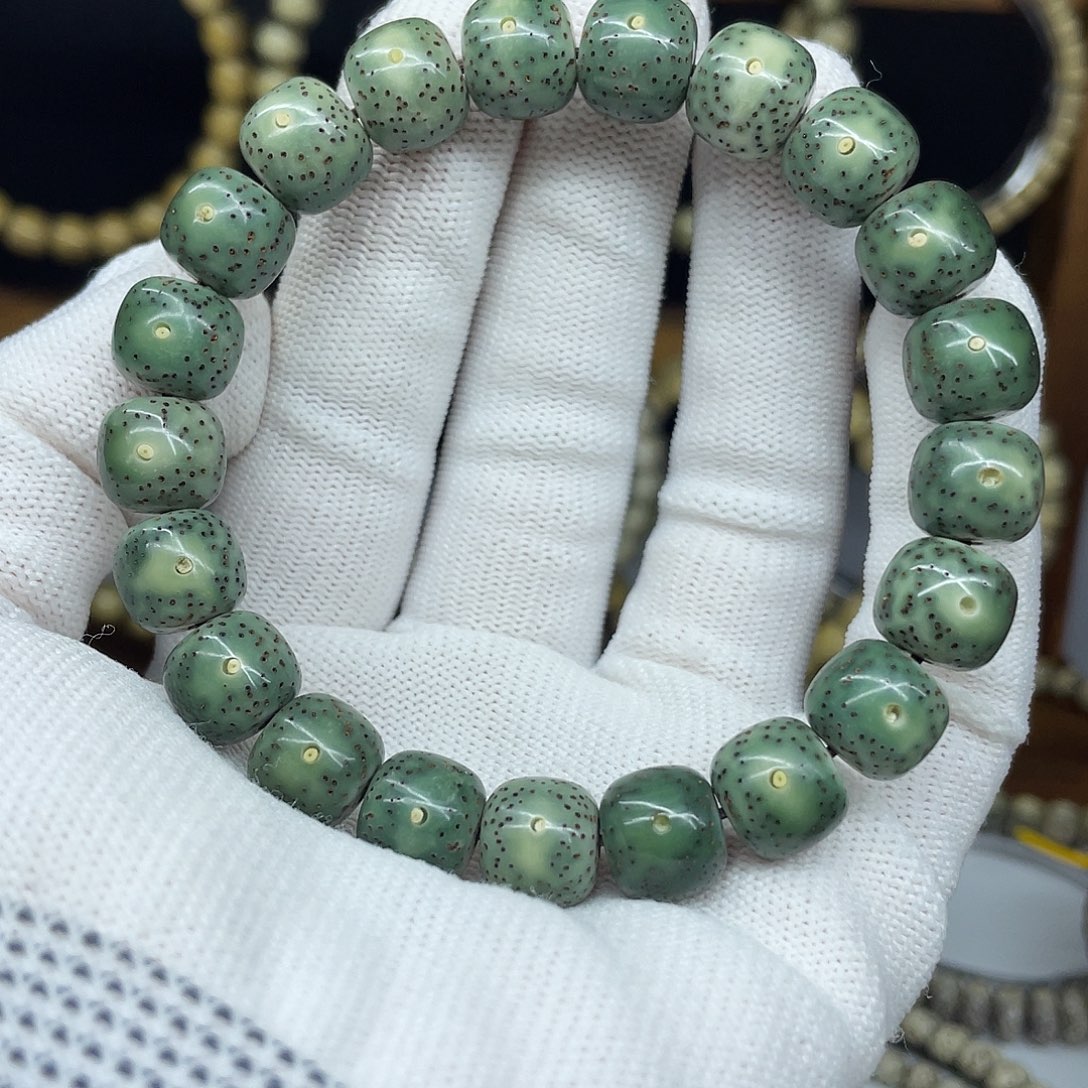 用***1星月菩提手串11-10，顶绿大眼睛小细星
