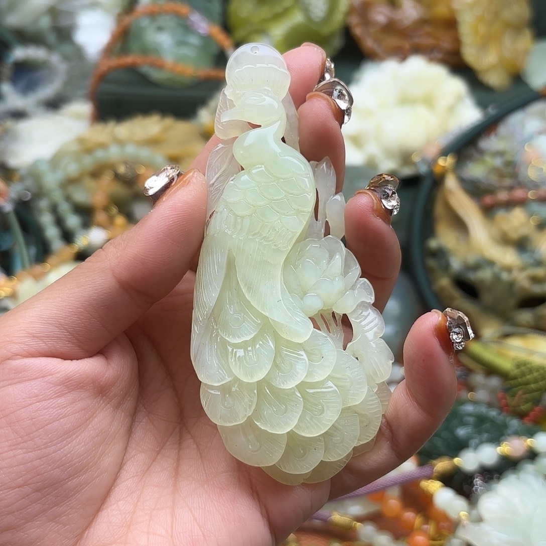 静***乐蛇纹石玉未镶嵌颈饰