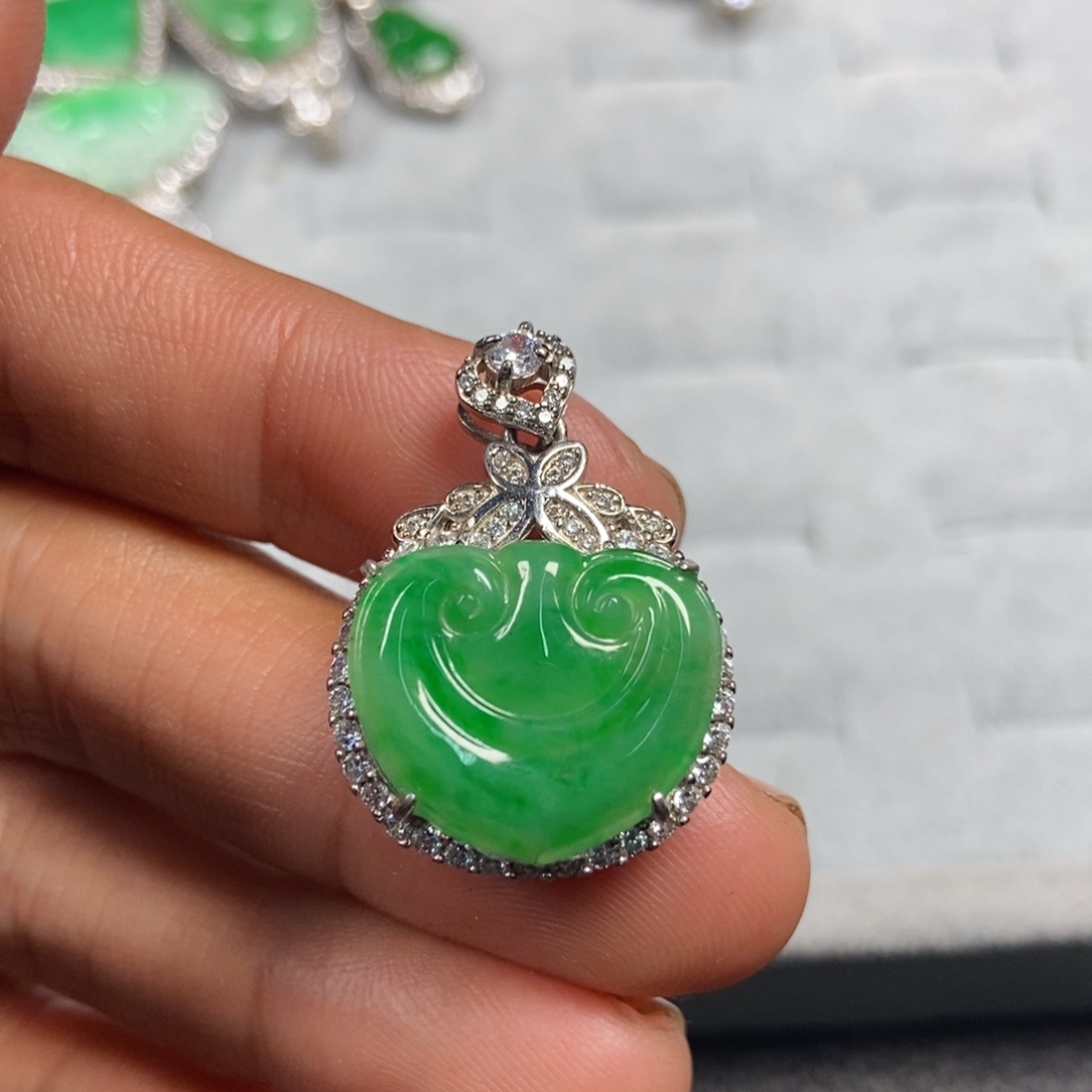 翡翠颈饰未镶嵌颖**?如意头