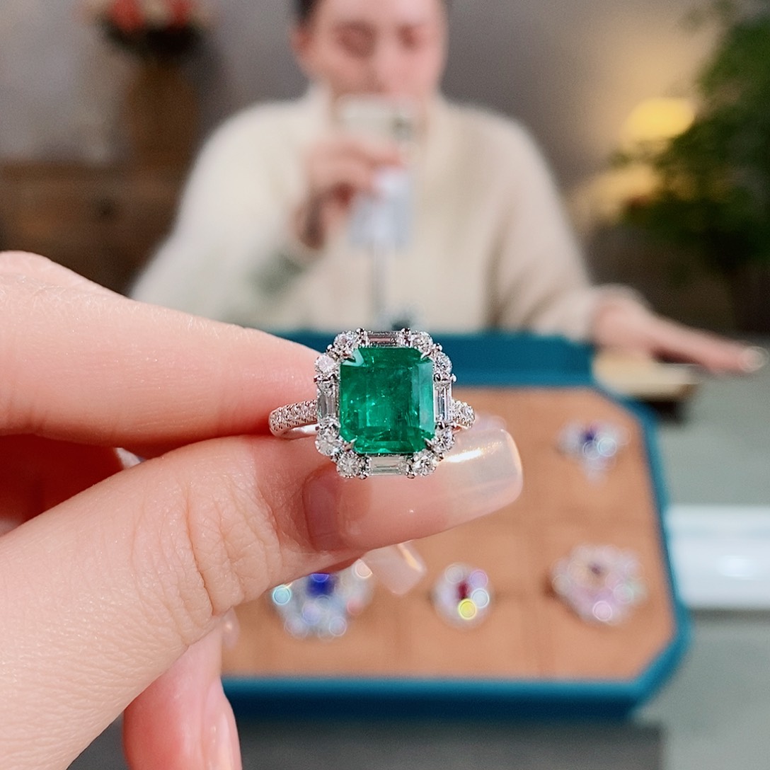 祖母绿戒指18K金镶嵌3.24ct微油vvg吉尔德