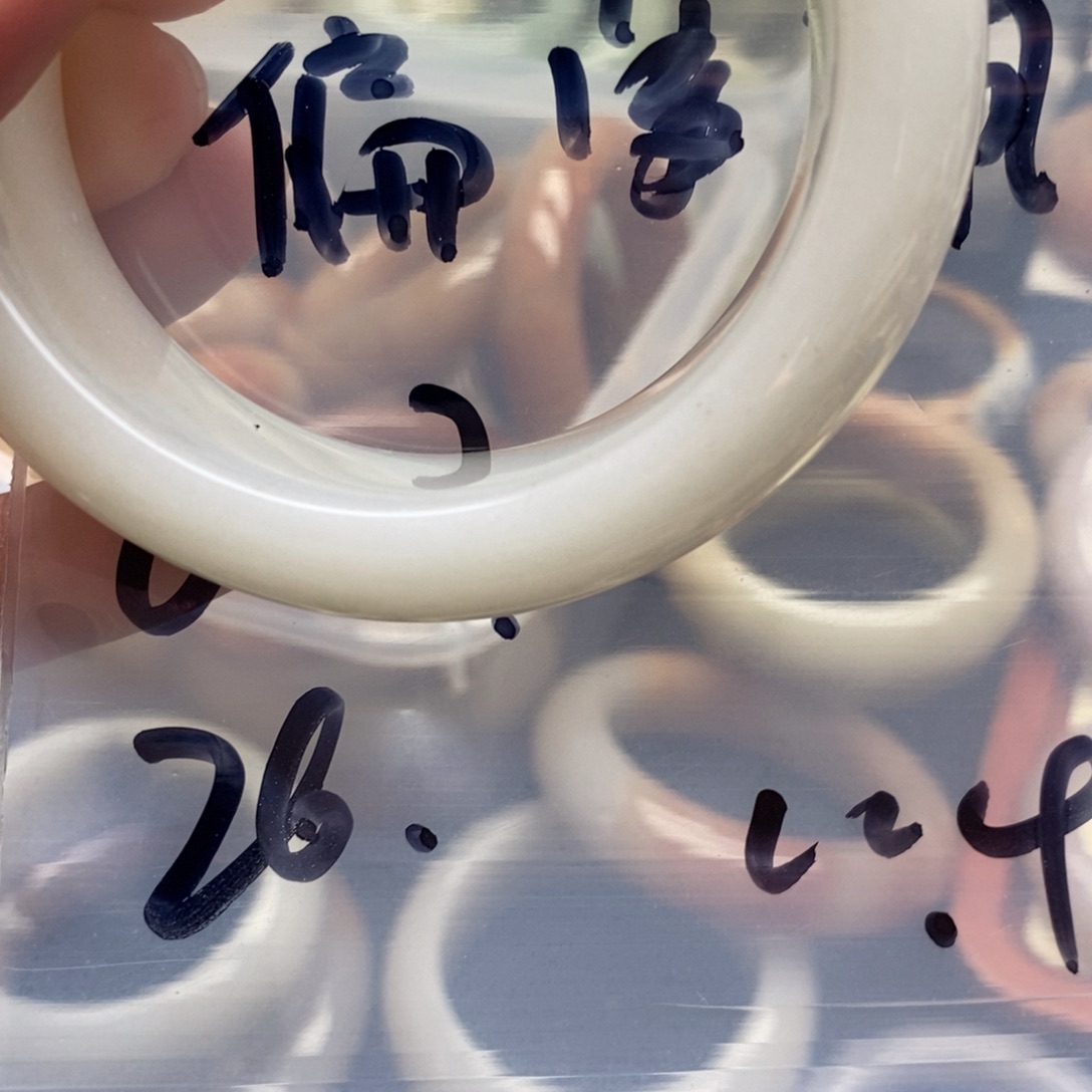 石英质玉手镯未镶嵌偏**姐