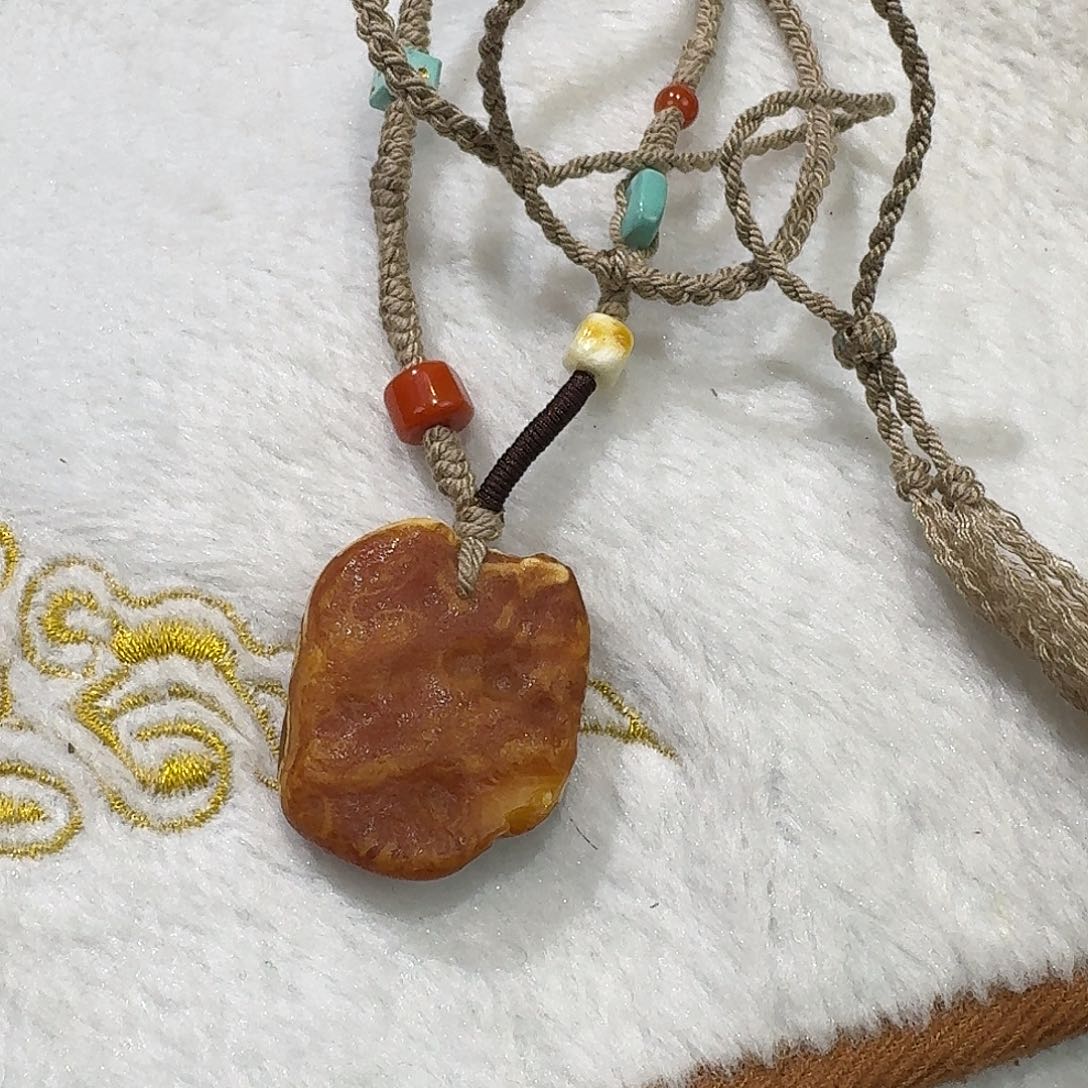 琥珀颈饰未镶嵌金*?