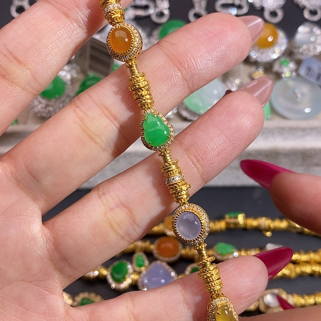 翡翠18K金镶嵌手链