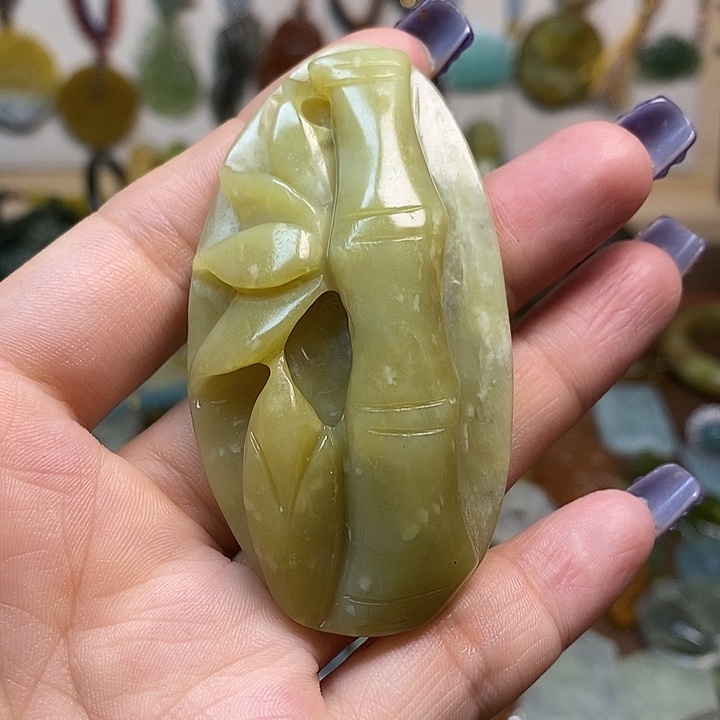 蛇纹石玉吊坠未镶嵌