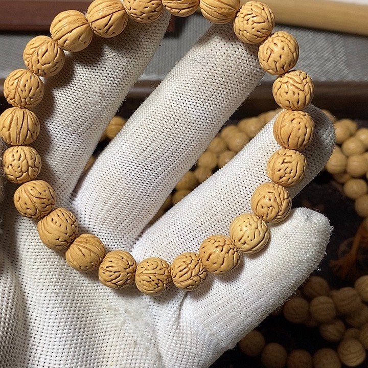 手串桃核顺顺利利58.8。  23福利