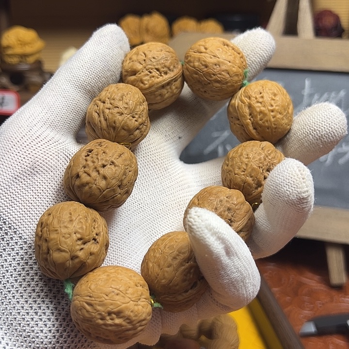 文玩核桃吊坠蛇皮球手持