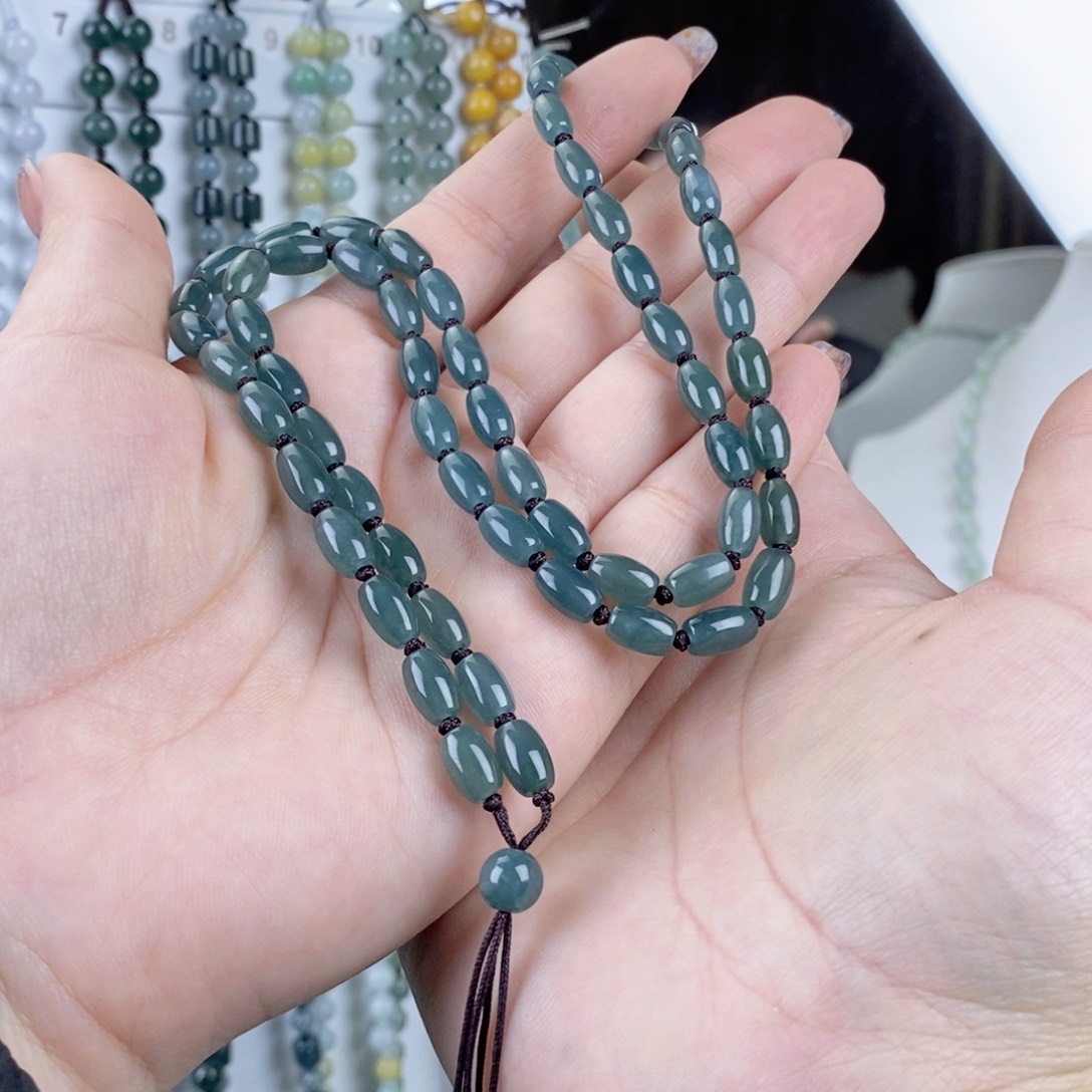 翡翠未镶嵌颈饰悟*