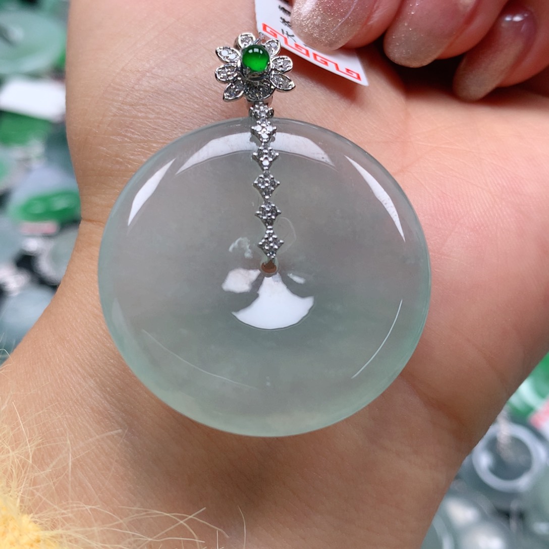 翡翠颈饰18K金镶嵌天然翡翠