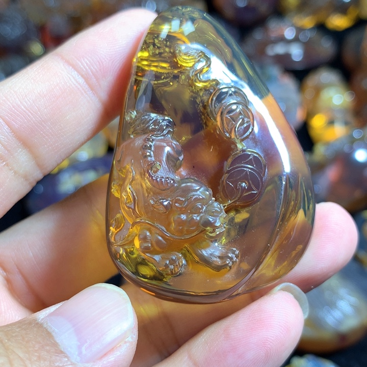 琥珀颈饰未镶嵌绿茶貔貅