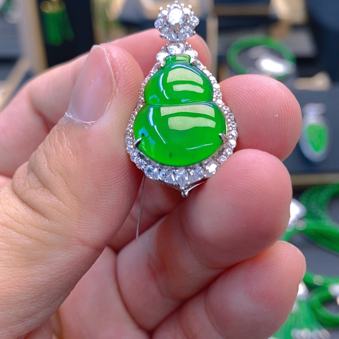 翡翠颈饰银S925镶嵌绿葫芦