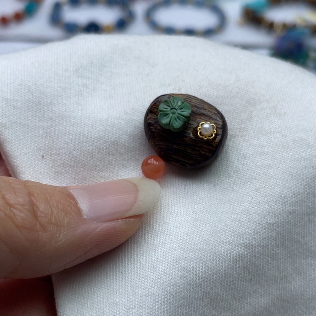 ****南红玛瑙未镶嵌珠宝奇石