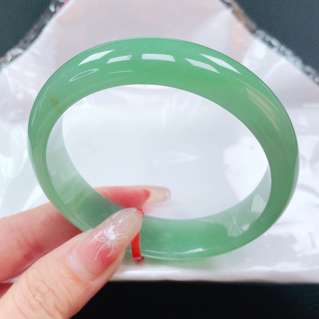 翡翠手镯未镶嵌57圈