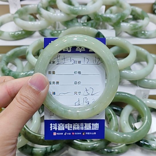 芝***包透闪石-蛇纹石玉未镶嵌手镯