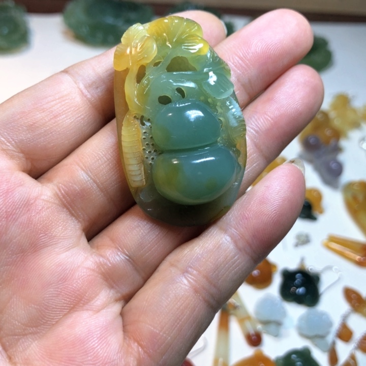 【闪购商品】蛇纹石玉手牌未镶嵌