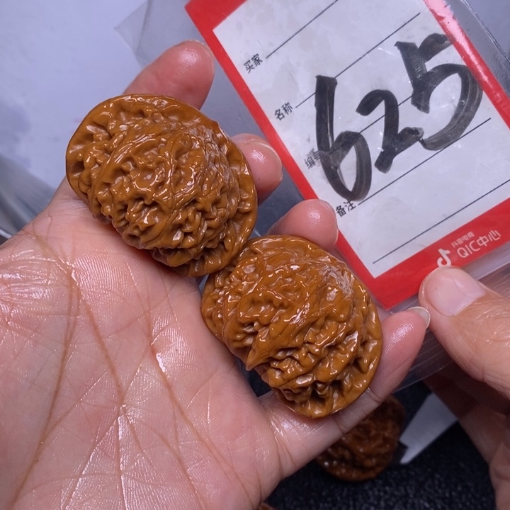 文玩核桃把件6*6625，42宫灯色差