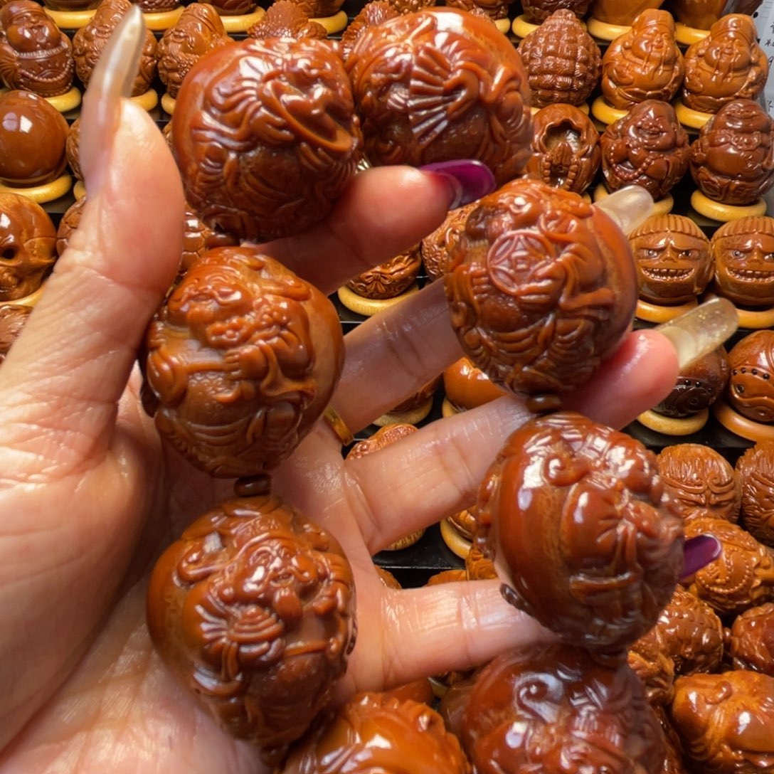 半***人把件橄榄核橄榄球