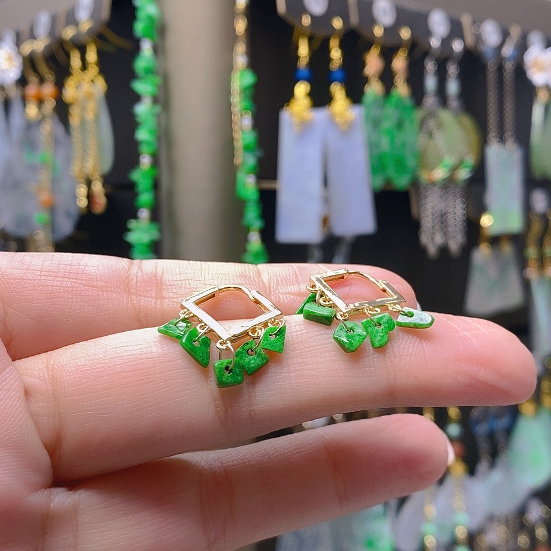 未镶嵌翡翠耳饰翡翠