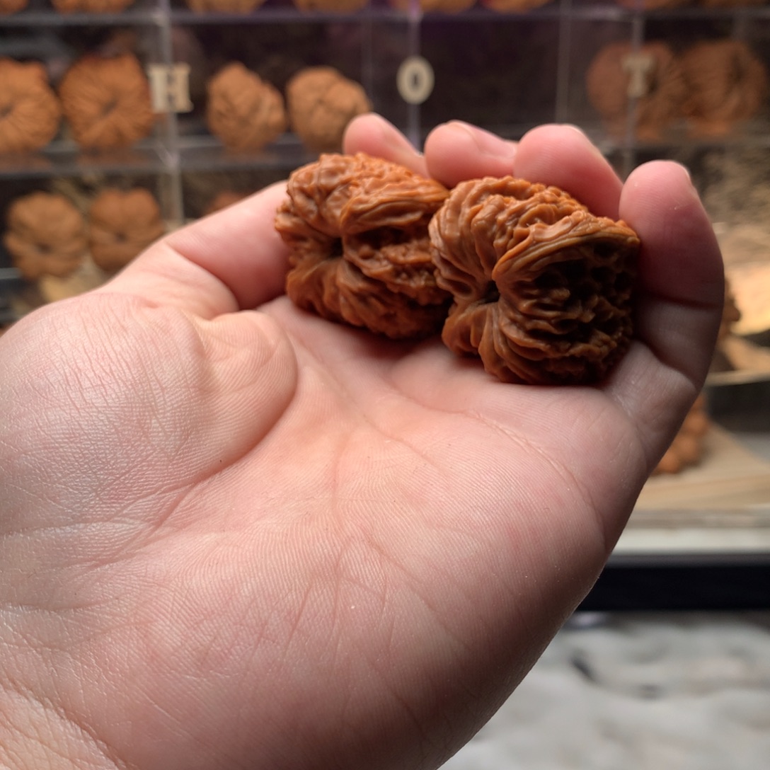 满***红文玩核桃吊坠南疆石6666888