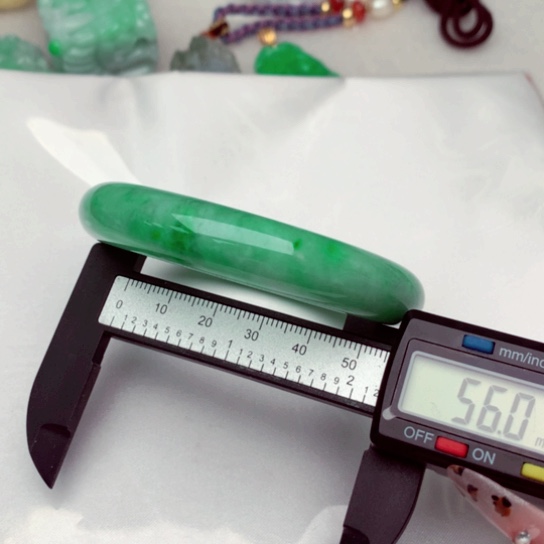 翡翠手镯未镶嵌手镯