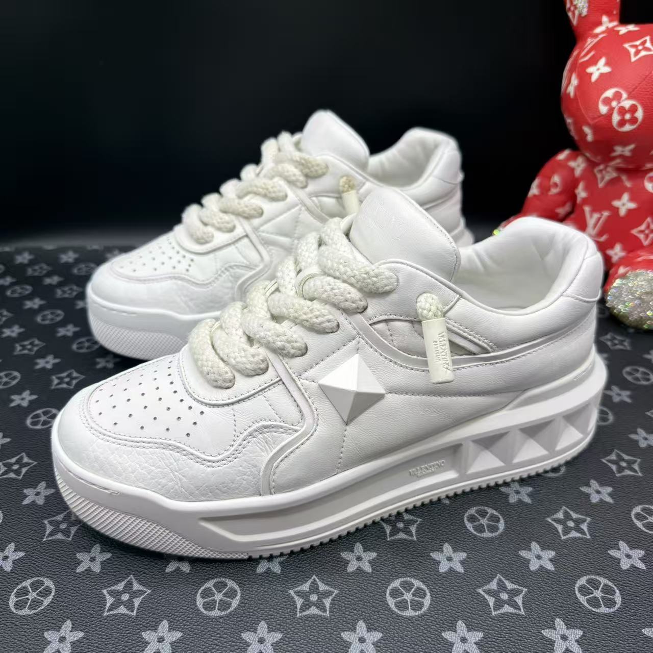 95新 Valentino/华伦天奴 白色胖丁厚底板鞋 40.5 欧码 lz549