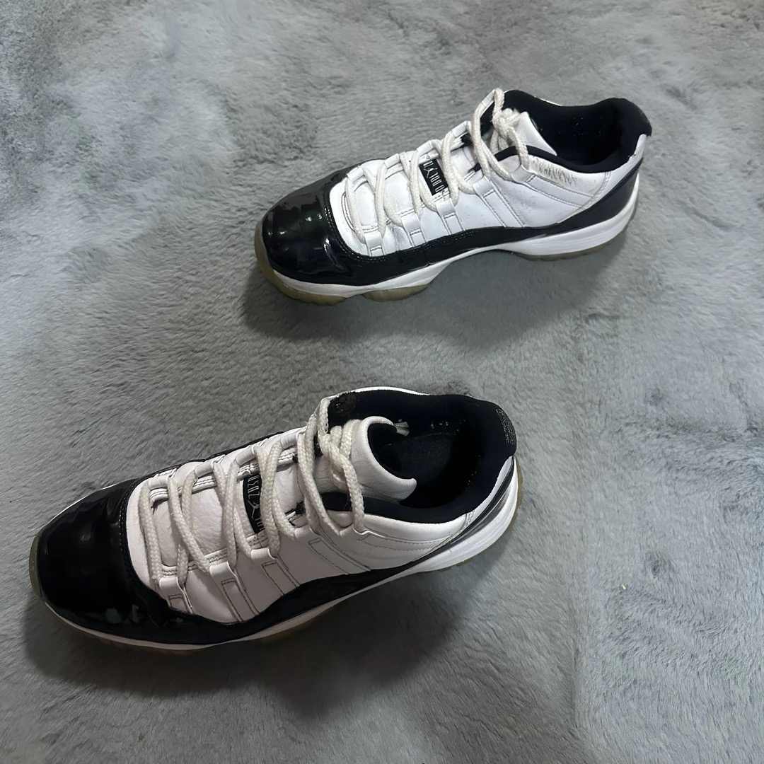 43码 aj11low变色龙 90新 鞋底磨损小 鞋面新 气垫好 中古篮球鞋
