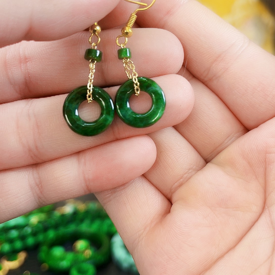 翡翠未镶嵌颈饰多样性发货