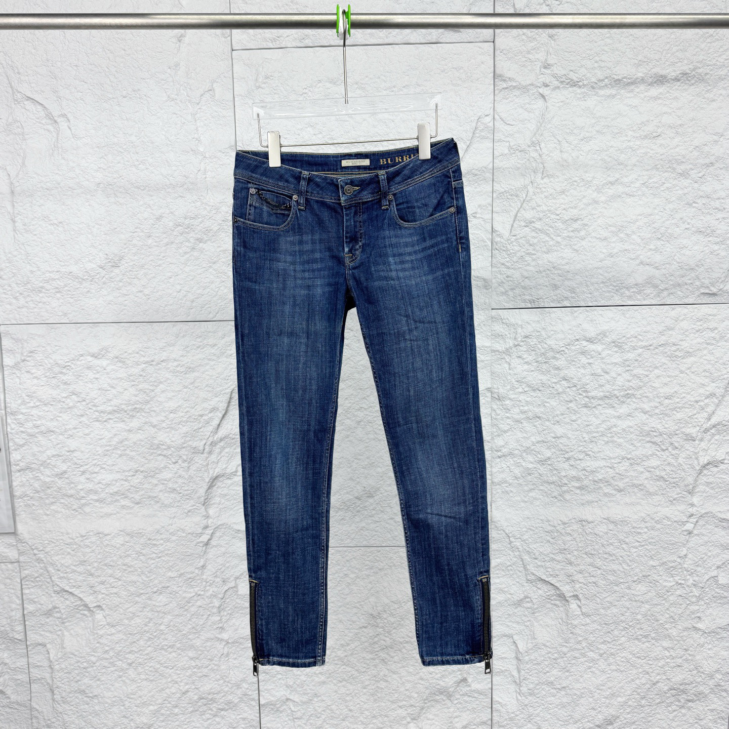 99新 BURBERRY/博柏利 28码/深蓝色水洗直筒牛仔裤/17076065